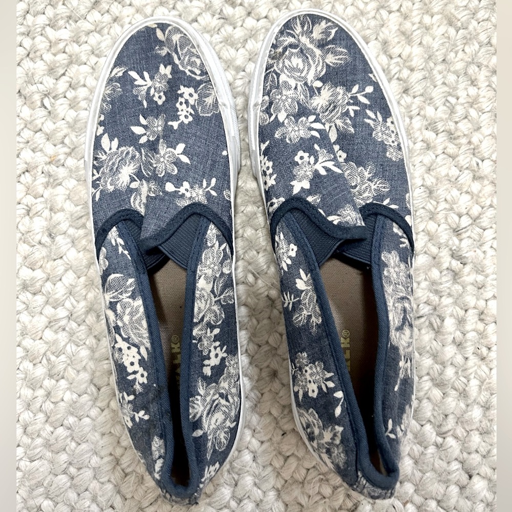 AIRWALK canvas slip on shoes, size 6